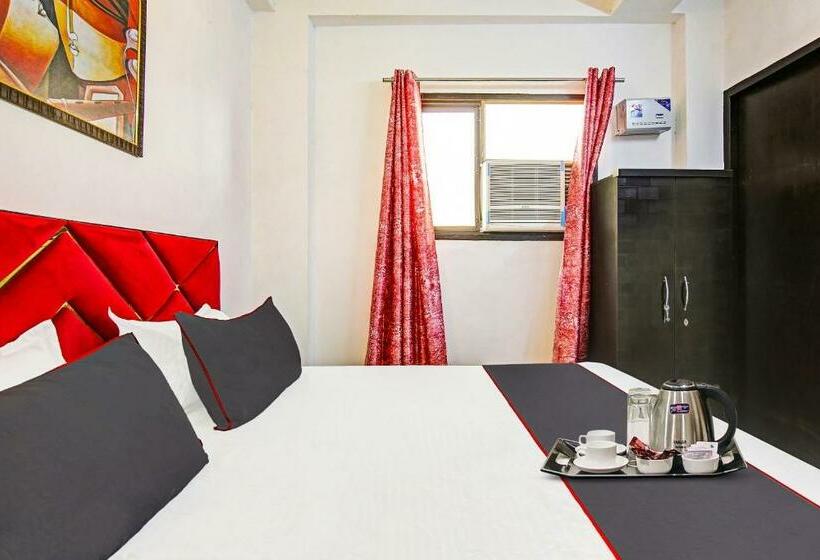 Hotel Collection O Decent Nest Near Nawada Metro Station