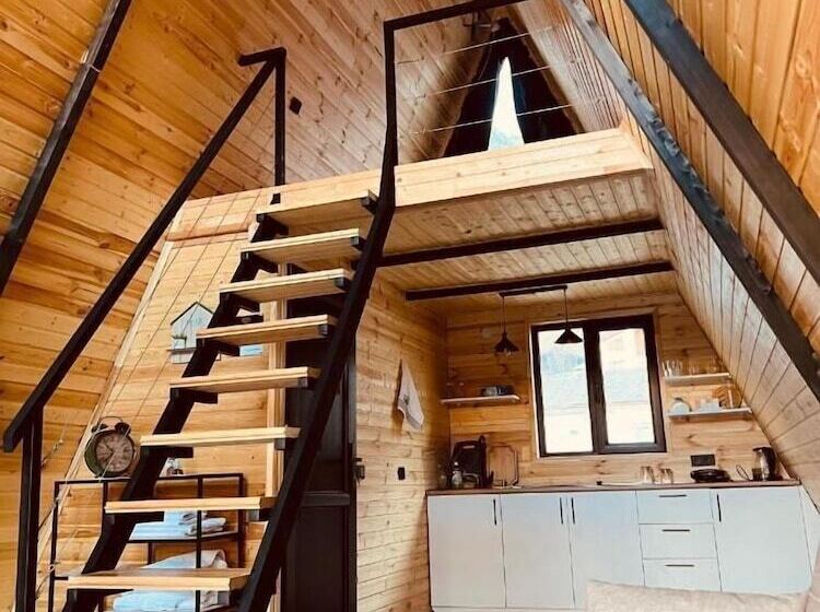 هتل Pyramid Kazbegi