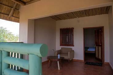 هتل Tilenga Safari Lodge