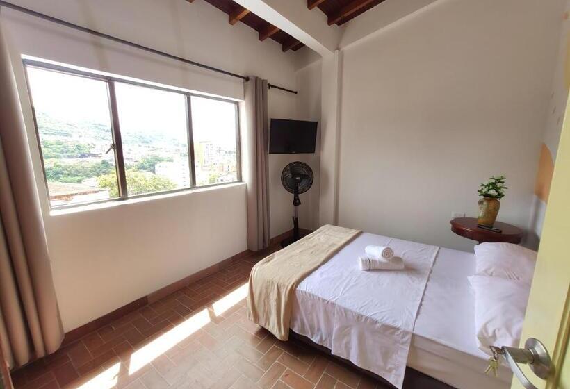 پانسیون Hostal Colors