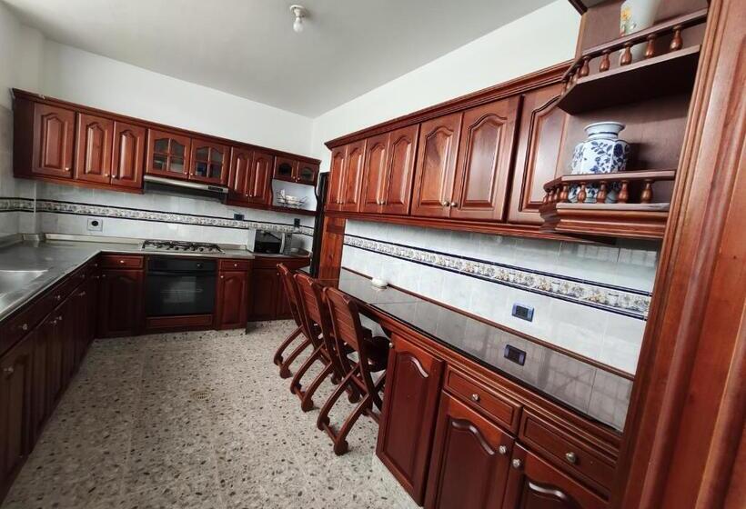 پانسیون Hostal Colors