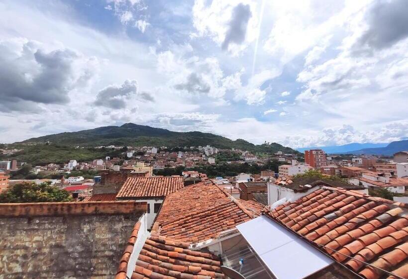 پانسیون Hostal Colors