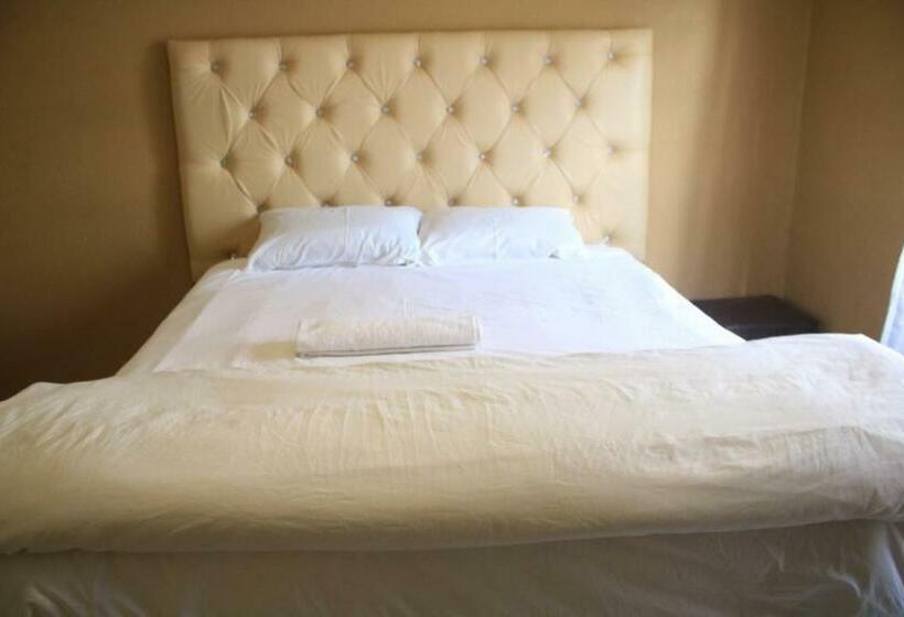 פנסיון Royal Nest Guest House