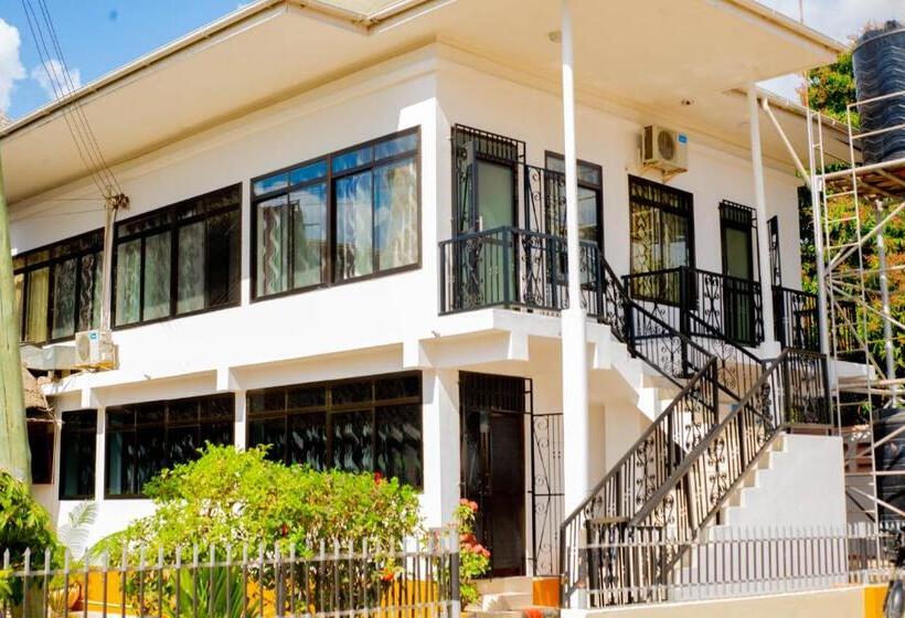 تختخواب و صبحانه Flamingo Hotel Kinyerezi