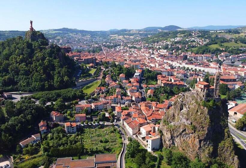 تختخواب و صبحانه Maison Au Loup   Superbe Ancien Hotel Particulier Du Xvie Siècle Au Cœur De La Vieille Ville Du Puy