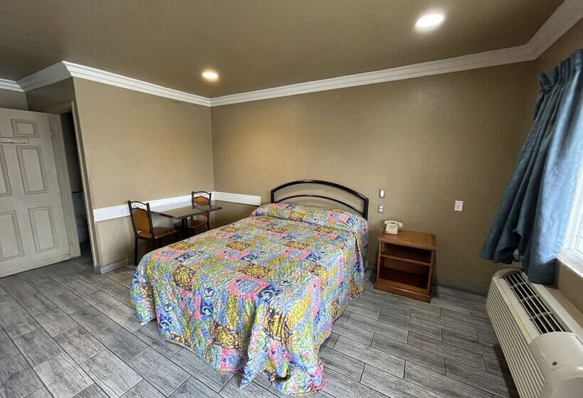 Hiland Motel