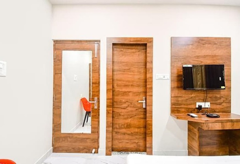 Fabhotel Dak Plaza   Nr Axis Mall