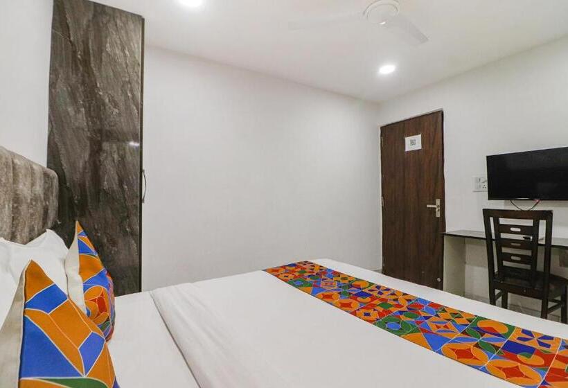 هتل Townhouse 1126 Super 8