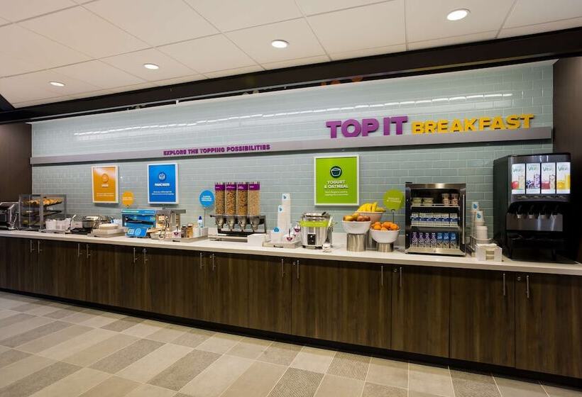 هتل Tru By Hilton Traverse City