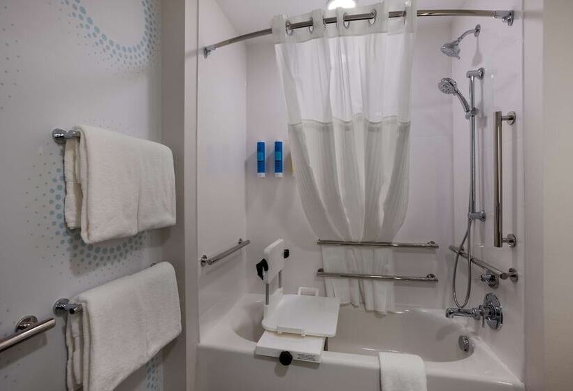 هتل Tru By Hilton Traverse City