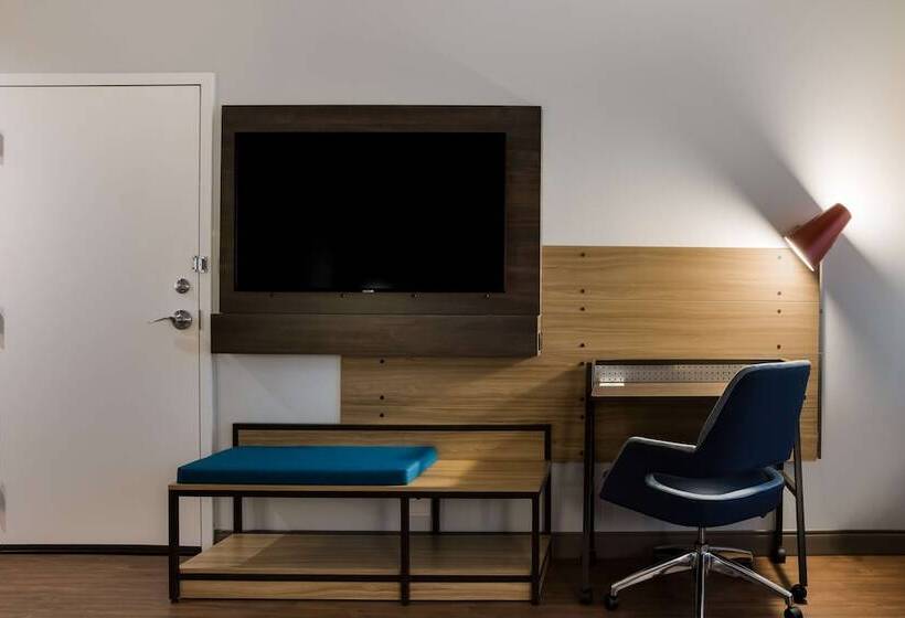 هتل Tru By Hilton Traverse City