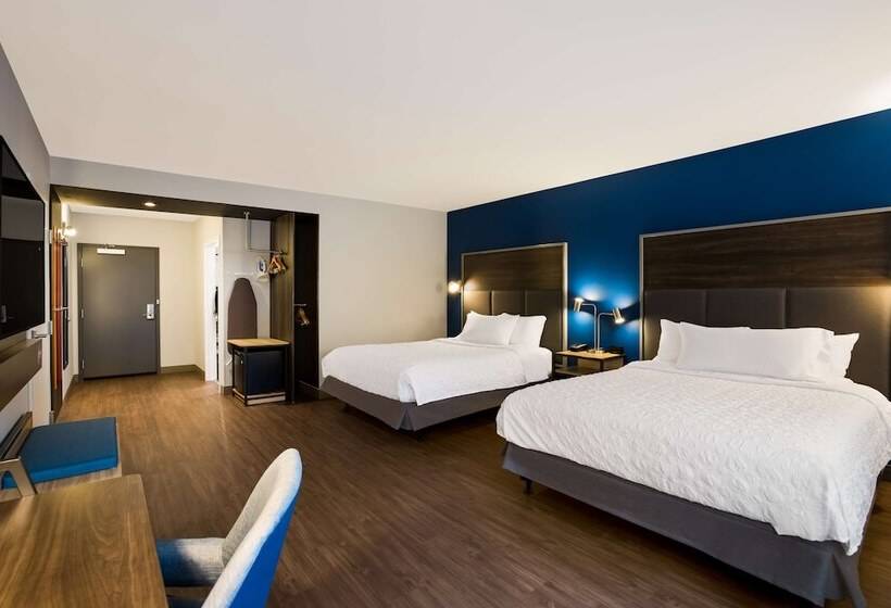 هتل Tru By Hilton Traverse City