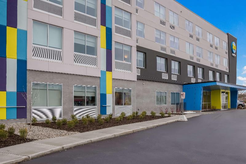 هتل Tru By Hilton Traverse City