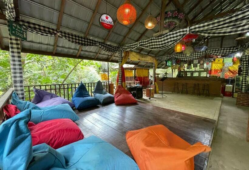 Bunut Tree Hostel