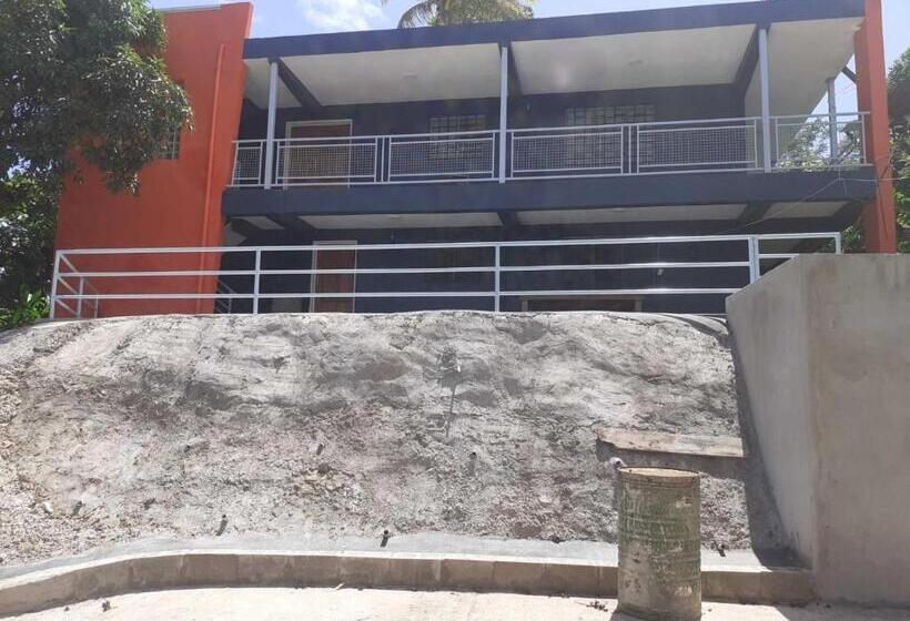 هتل Single Room With Shared Kitchen And Living Room