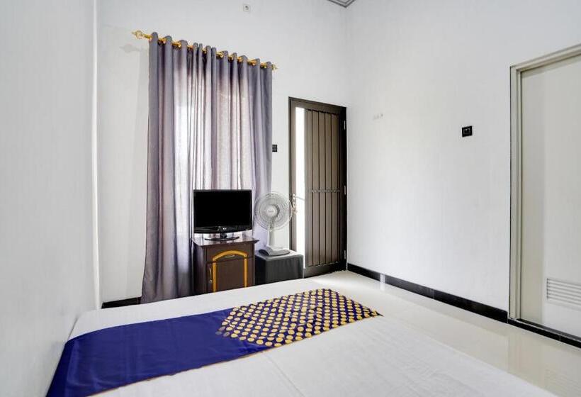 בית מלון כפרי Spot On 91745 Rumah Kost Gresik Syariah