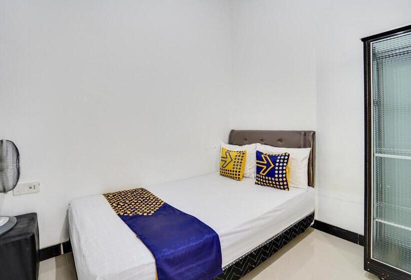 Отель Spot On 91745 Rumah Kost Gresik Syariah