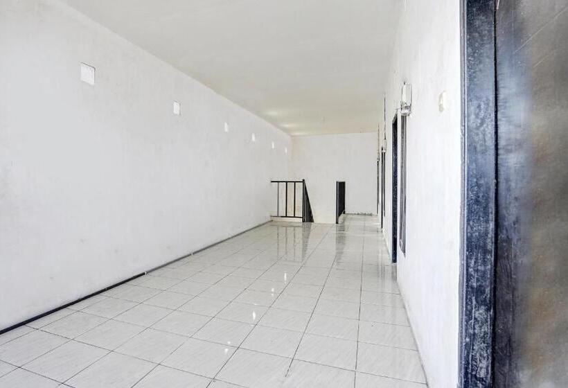 هتل Spot On 91789 Kost Umik Sidoarjo Syariah