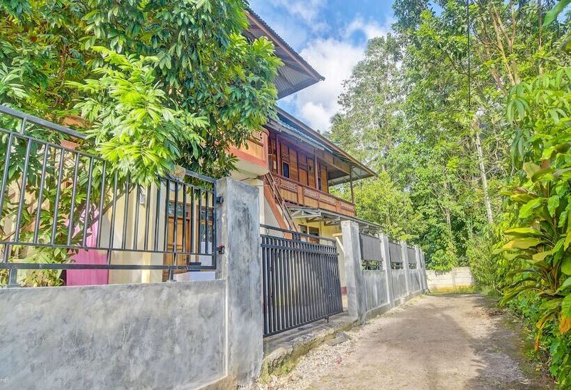هتل Spot On 91799 Sosonopan Homestay