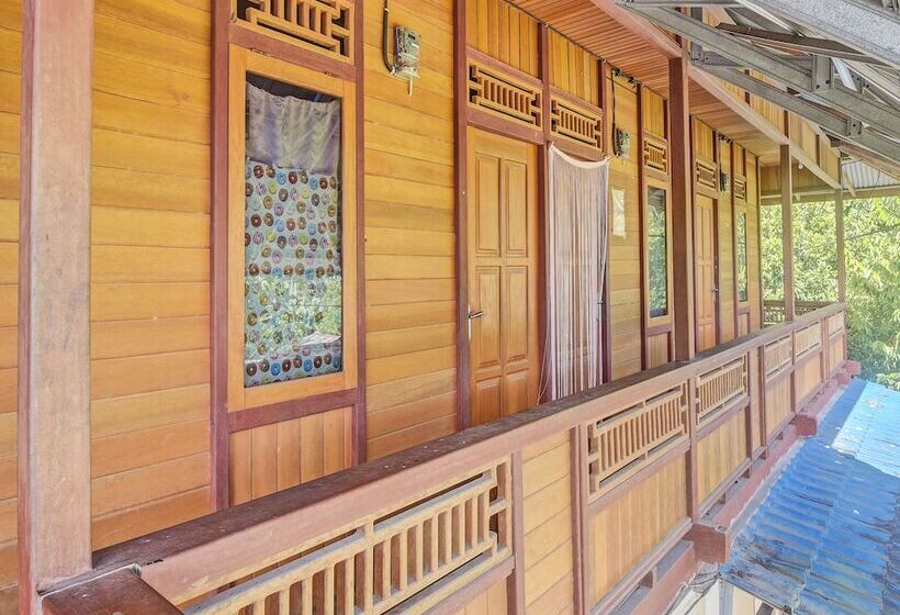 هتل Spot On 91799 Sosonopan Homestay