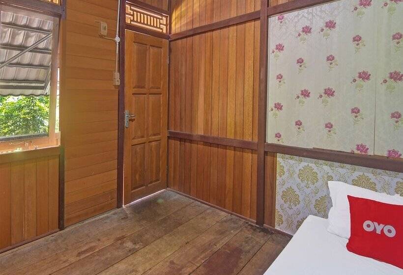 هتل Spot On 91799 Sosonopan Homestay