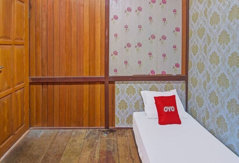 هتل Spot On 91799 Sosonopan Homestay