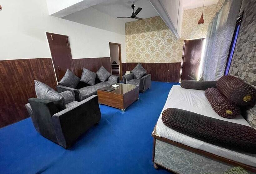 فندق The Morni Resort