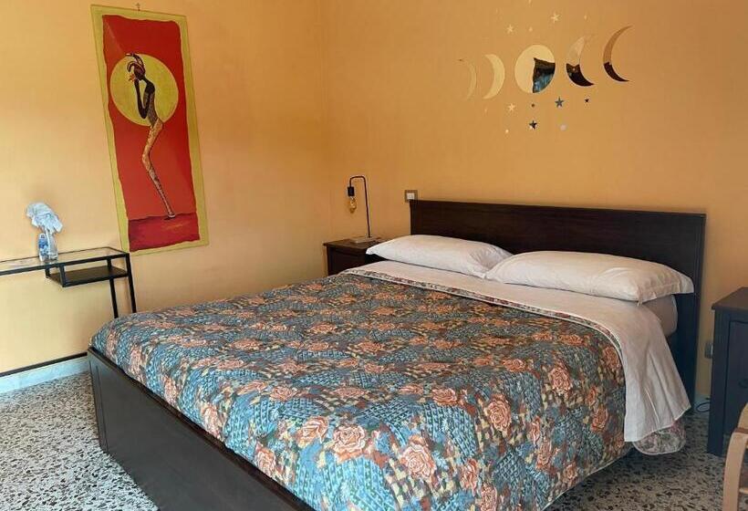 پانسیون Mezzaluna Guest House