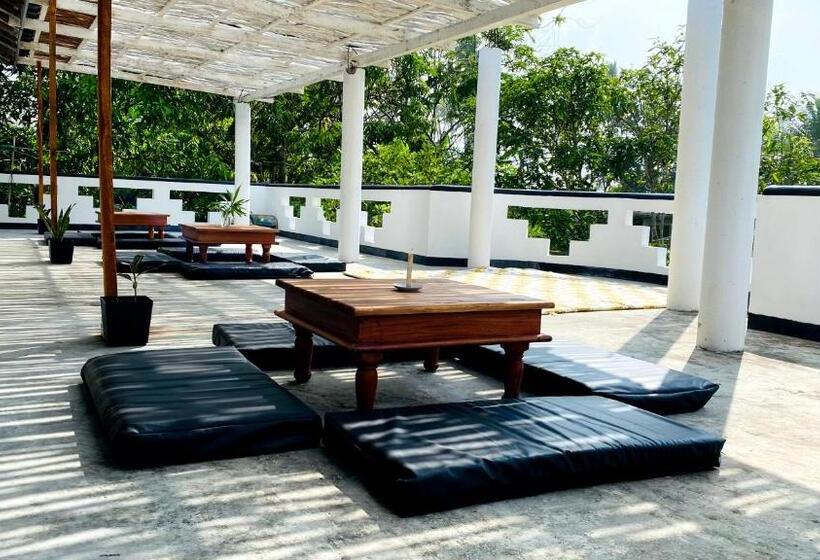 پانسیون Madiha Surf House Lanka