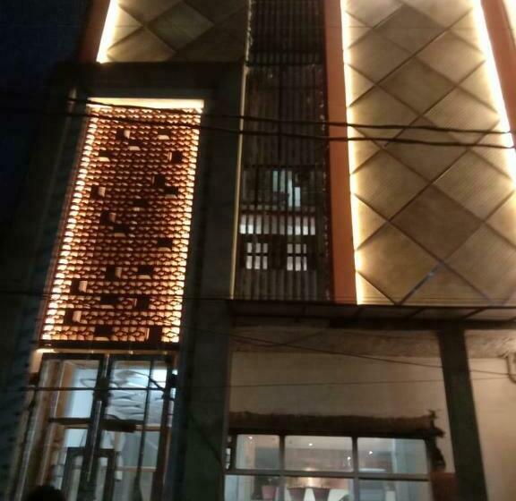 هتل Abhay By Wb Inn