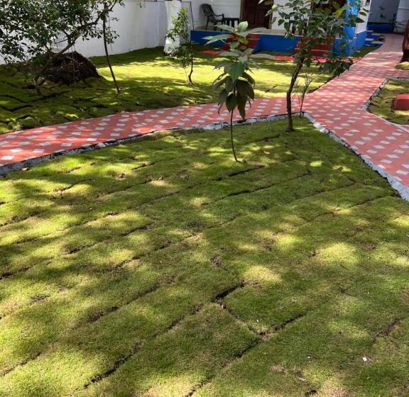 پانسیون Grand Royale Cottage Anjuna