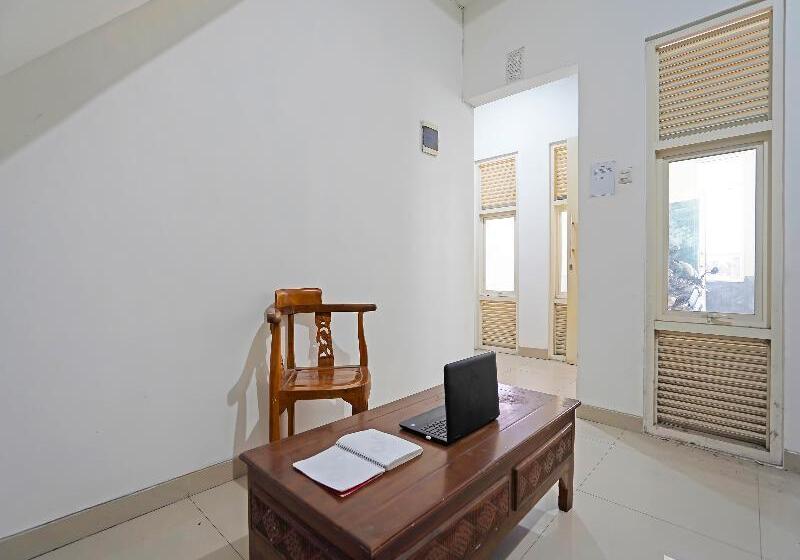 هتل Oyo 91743 Choirul Residence