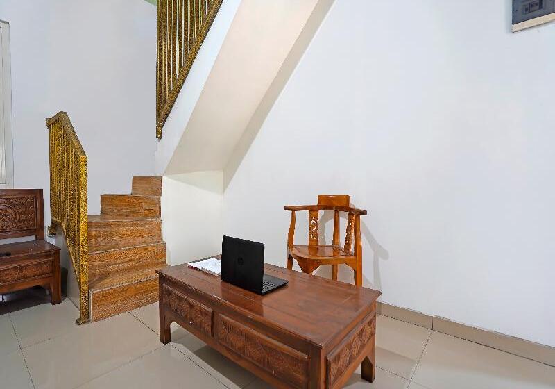 هتل Oyo 91743 Choirul Residence