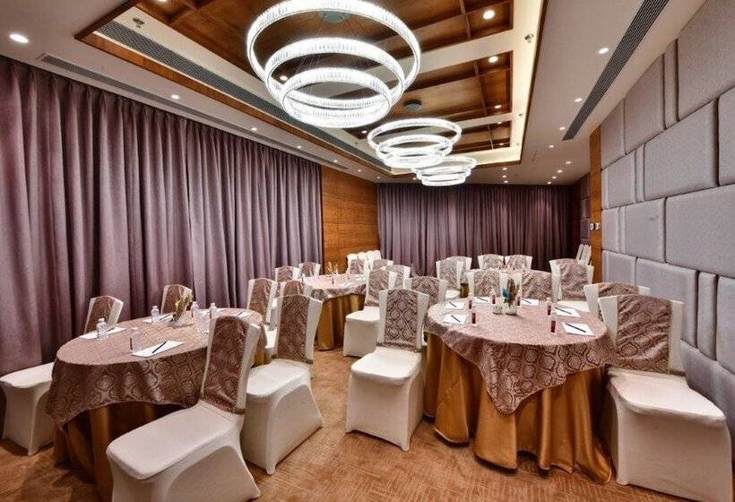 هتل Regenta Fairlark Vadodara