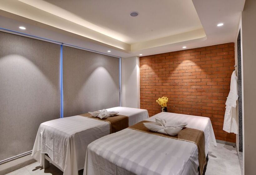 هتل Regenta Fairlark Vadodara