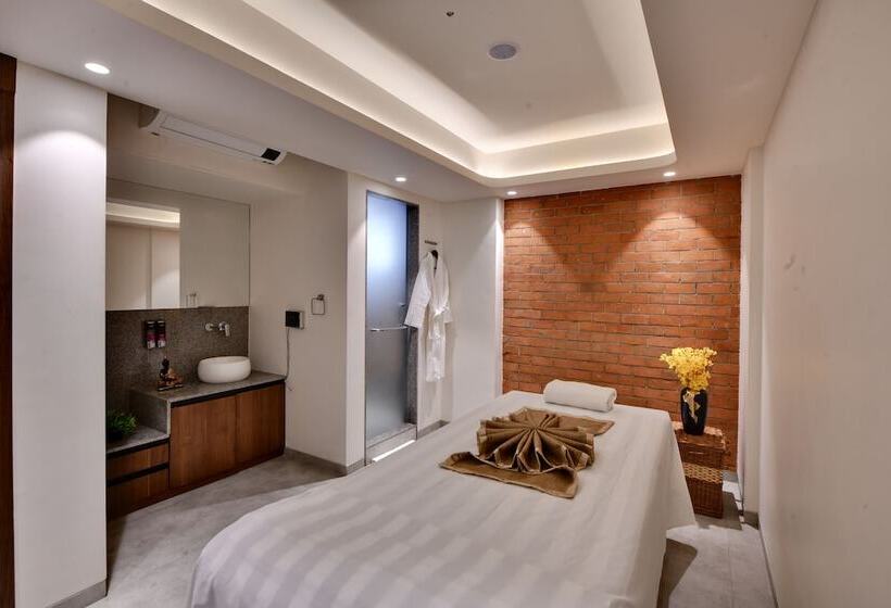هتل Regenta Fairlark Vadodara