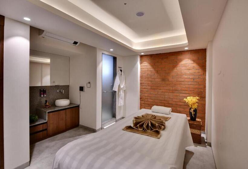 هتل Regenta Fairlark Vadodara