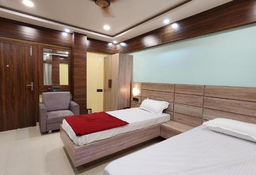 Staymaker Hotel Bhagwan Only Indian Citizens Allowed