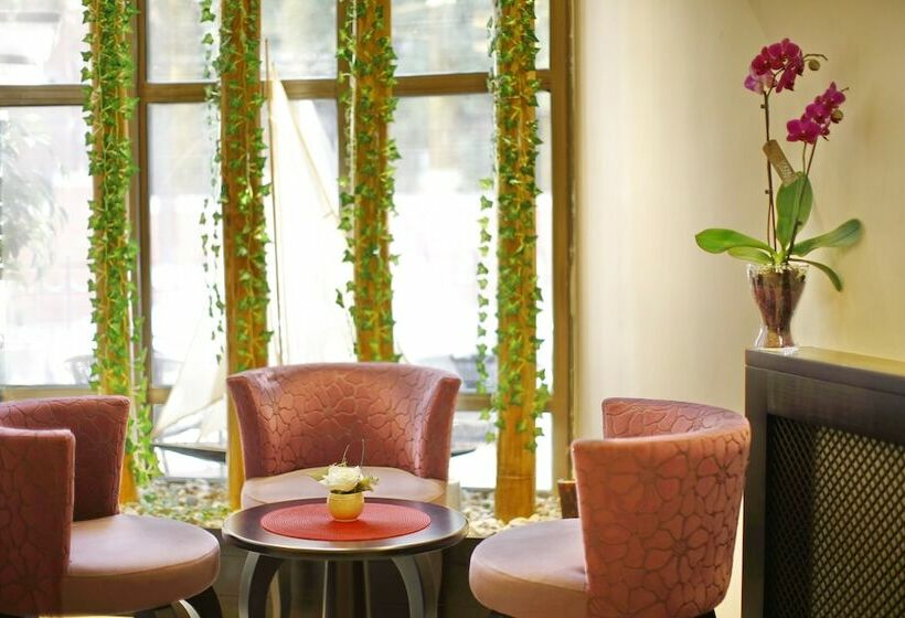 Garni Hotel Vozarev