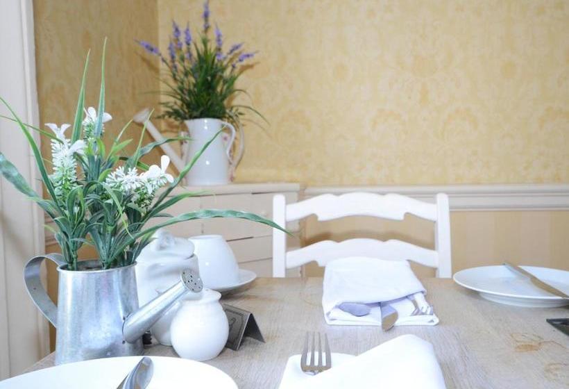 Fotos del hotel Airden House:  11