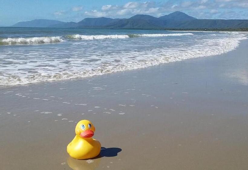 Hotel By The Sea Port Douglas Apartments