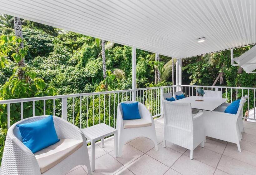 ホテル By The Sea Port Douglas Apartments