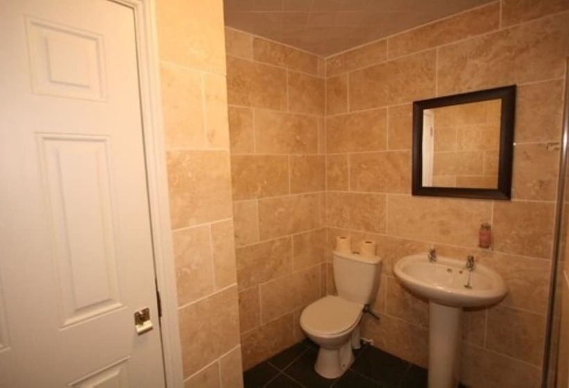 هتل Central Studios Gloucester Road By Roomsbooked   Free Parking