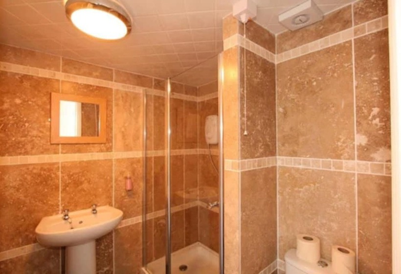 هتل Central Studios Gloucester Road By Roomsbooked   Free Parking