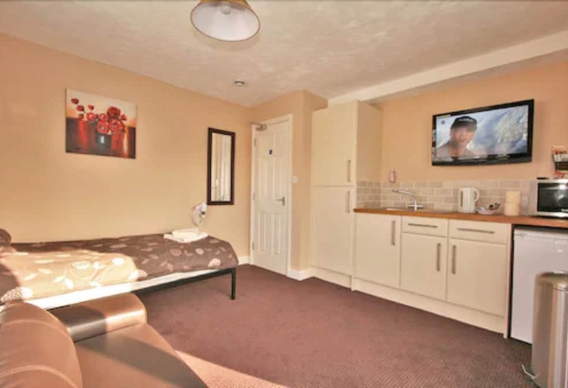هتل Central Studios Gloucester Road By Roomsbooked   Free Parking