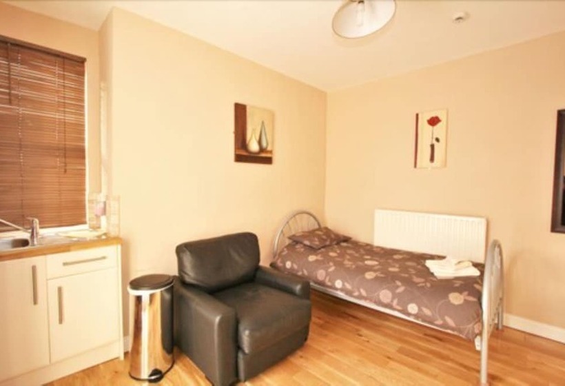 هتل Central Studios Gloucester Road By Roomsbooked   Free Parking