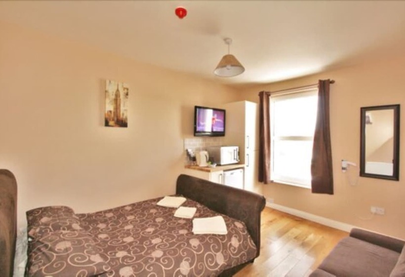 هتل Central Studios Gloucester Road By Roomsbooked   Free Parking