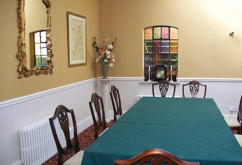 호텔 Chapel House