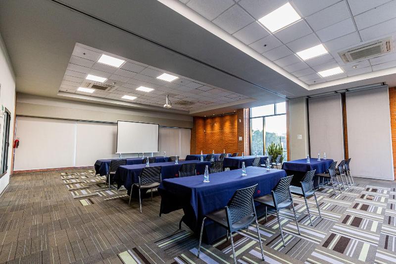 هتل Guadalajara Country Club By Hnf
