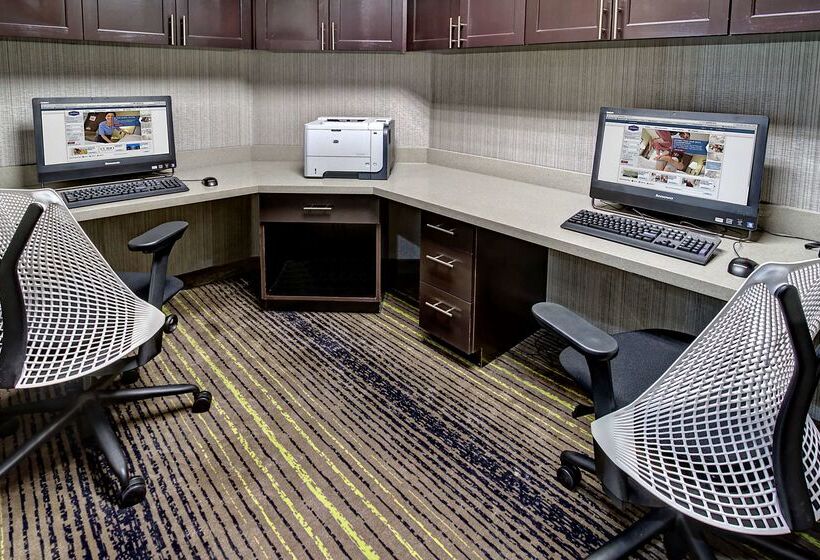 فندق Hampton Inn & Suites Ada